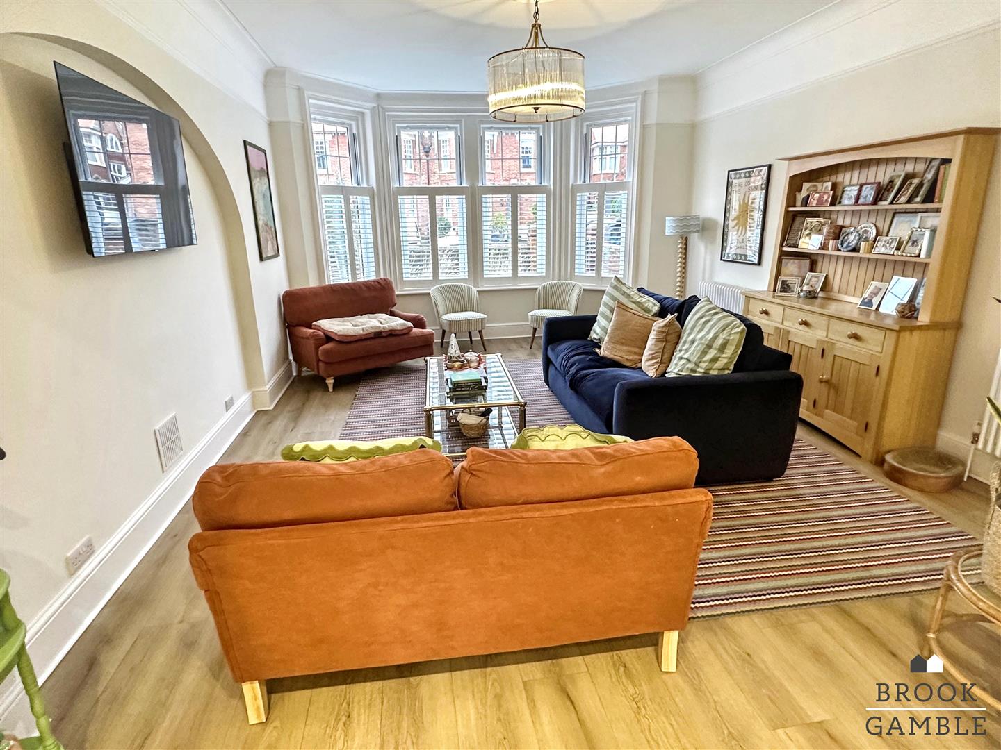 3 Bedroom Flat - Garden. Arlington Road in Eastbourne,  6